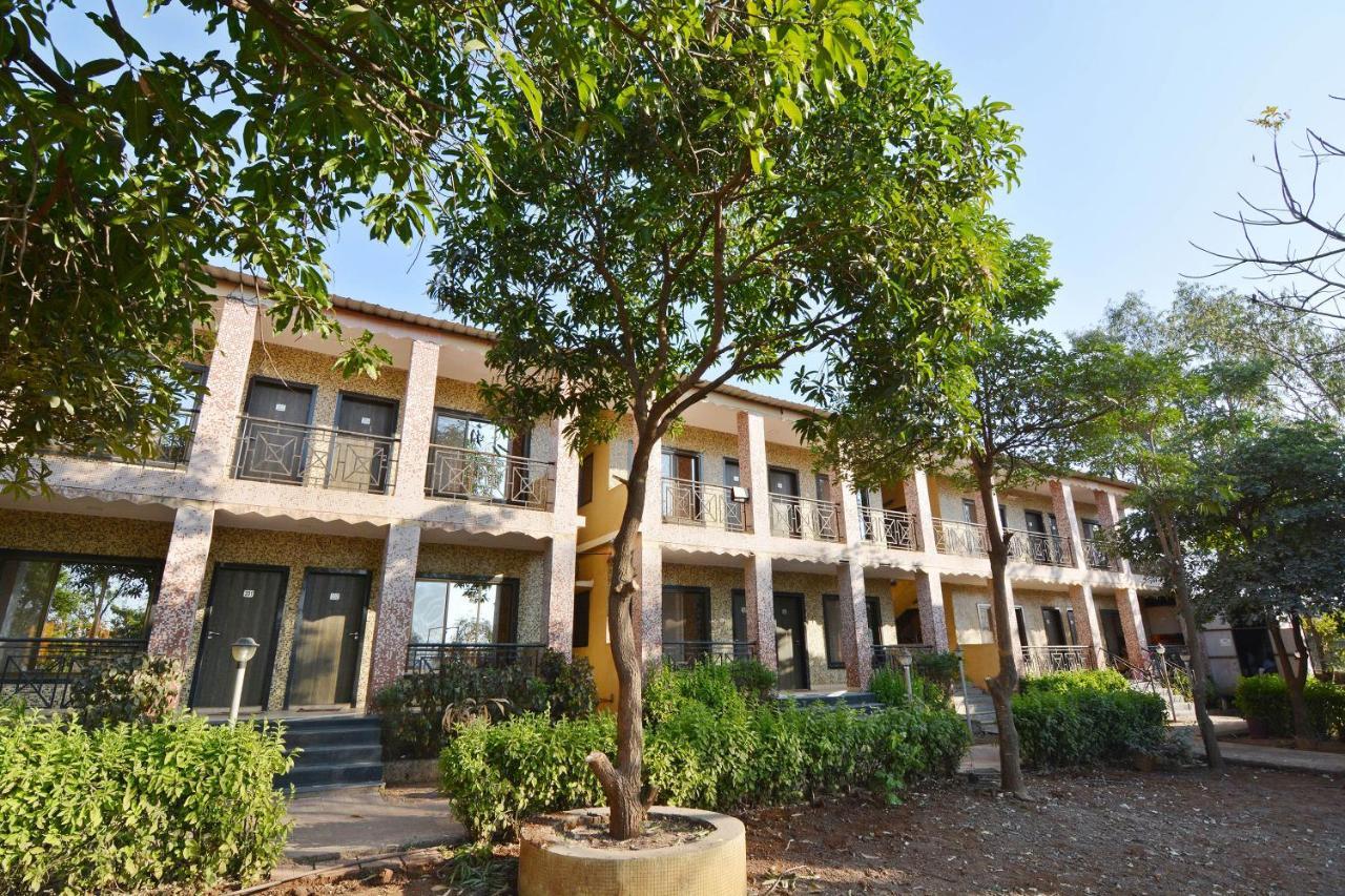 Oyo Midway Park Resort Atgaon Eksteriør bilde
